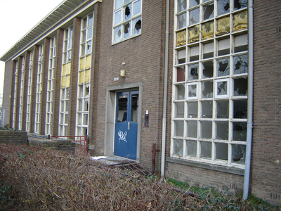 806996 Gezicht op het voormalige gebouw van het Service-centrum Studie en Beroep van het ROC Utrecht (Onyxweg 1-3) te ...